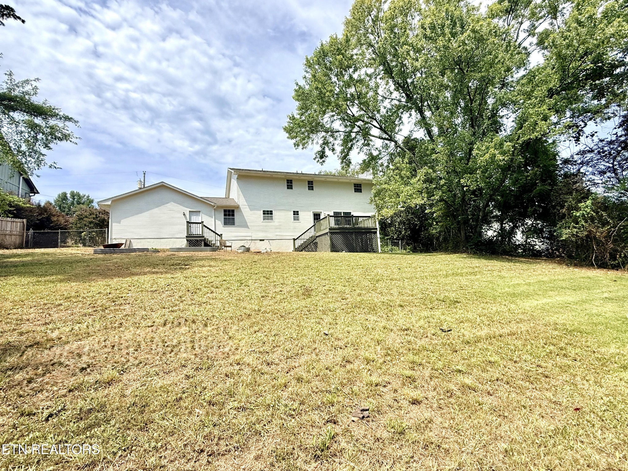 905 High Springs Rd Property Photo 24