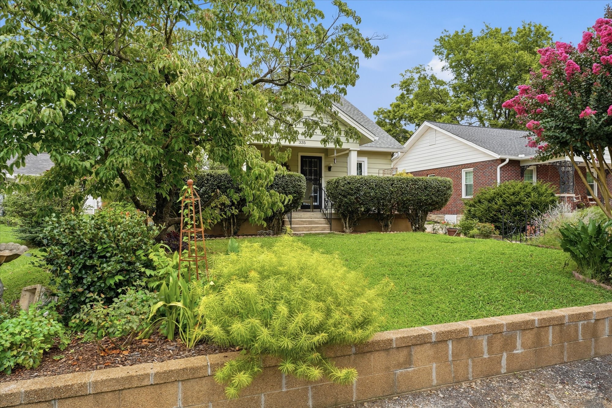 335 Pullen Ave Property Photo 2