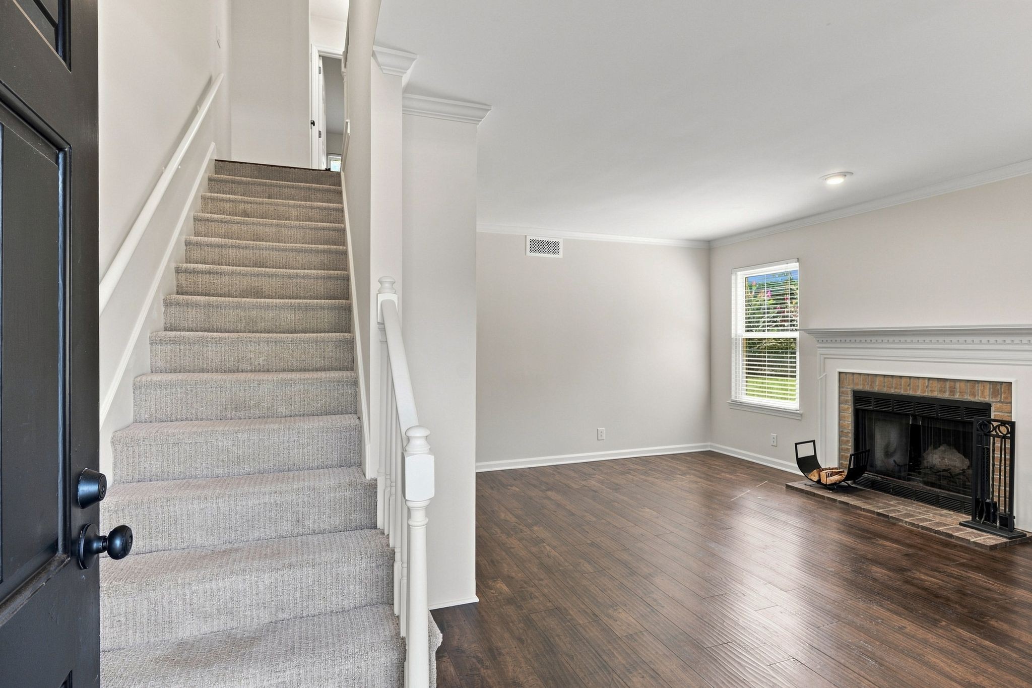 210 Yarmouth Ct Property Photo 5