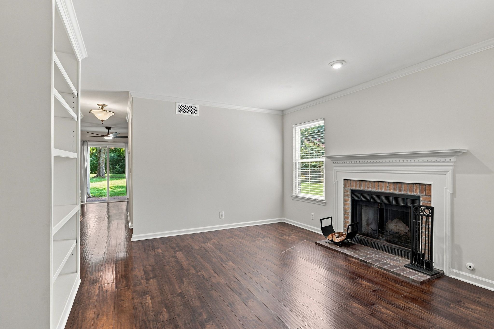210 Yarmouth Ct Property Photo 7