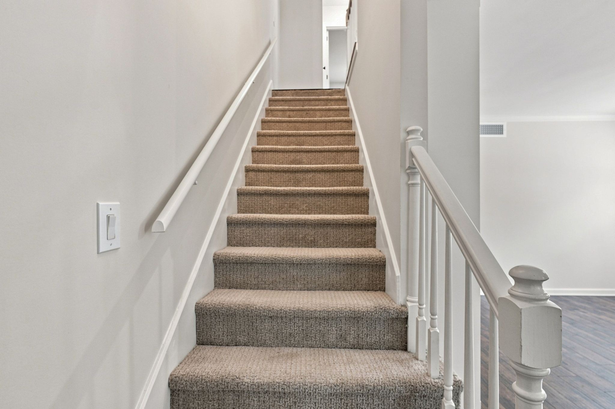 210 Yarmouth Ct Property Photo 18