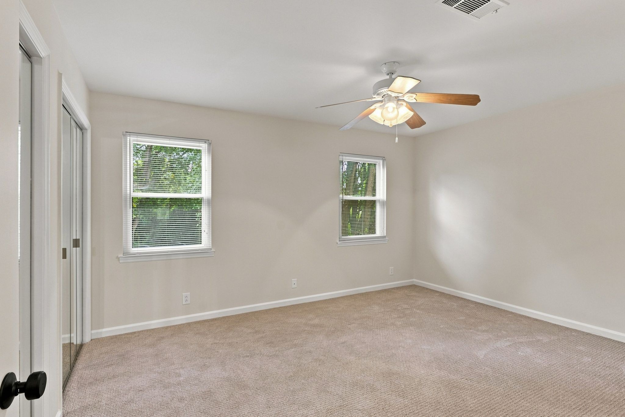 210 Yarmouth Ct Property Photo 23