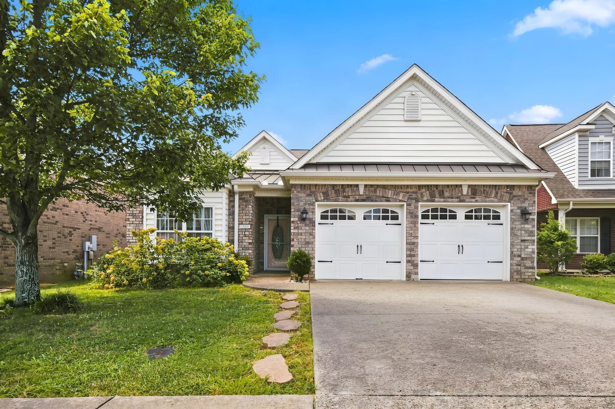 243 Meandering Dr Property Photo 1