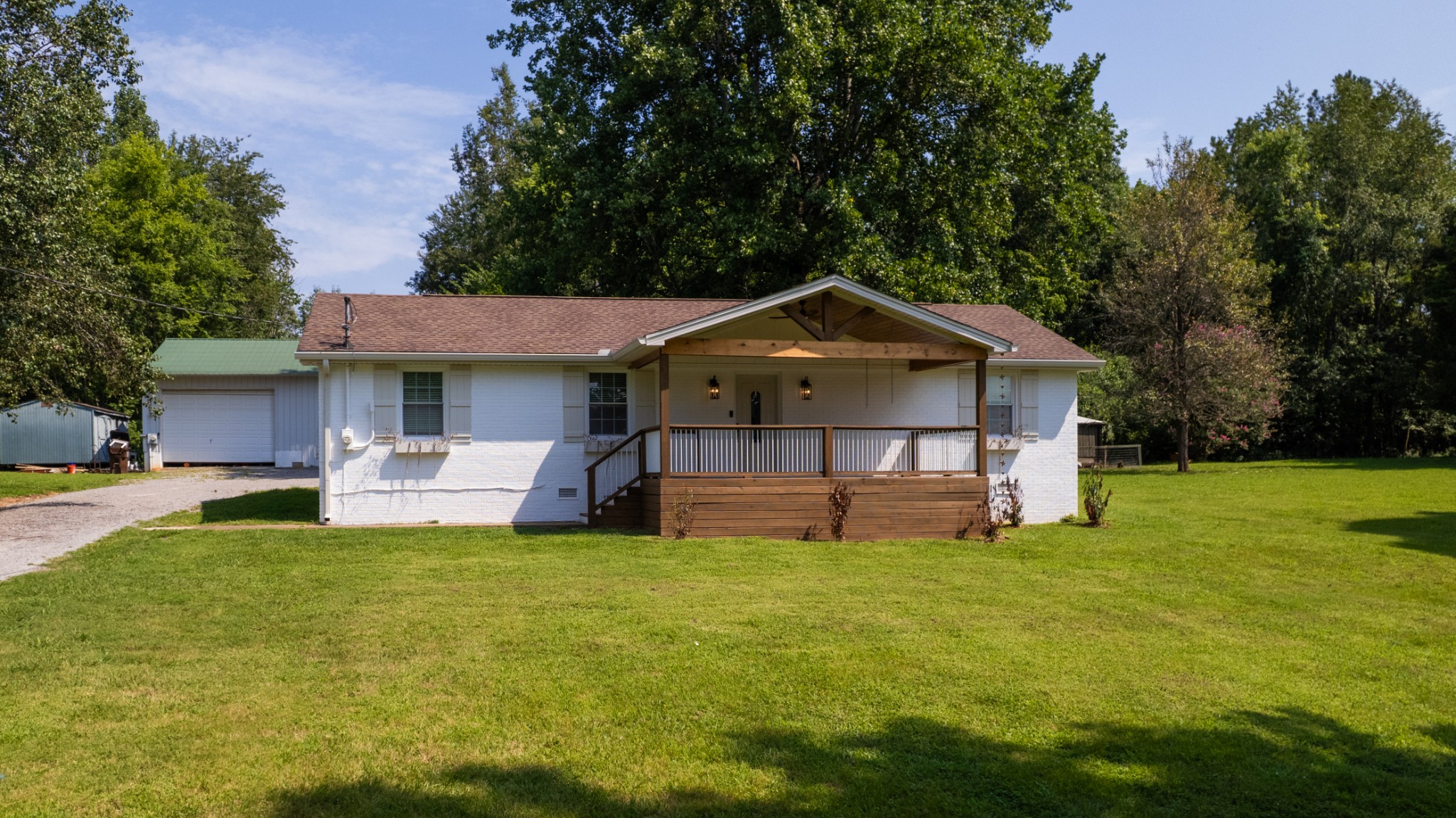 405 Twin Cove Dr Property Photo 1