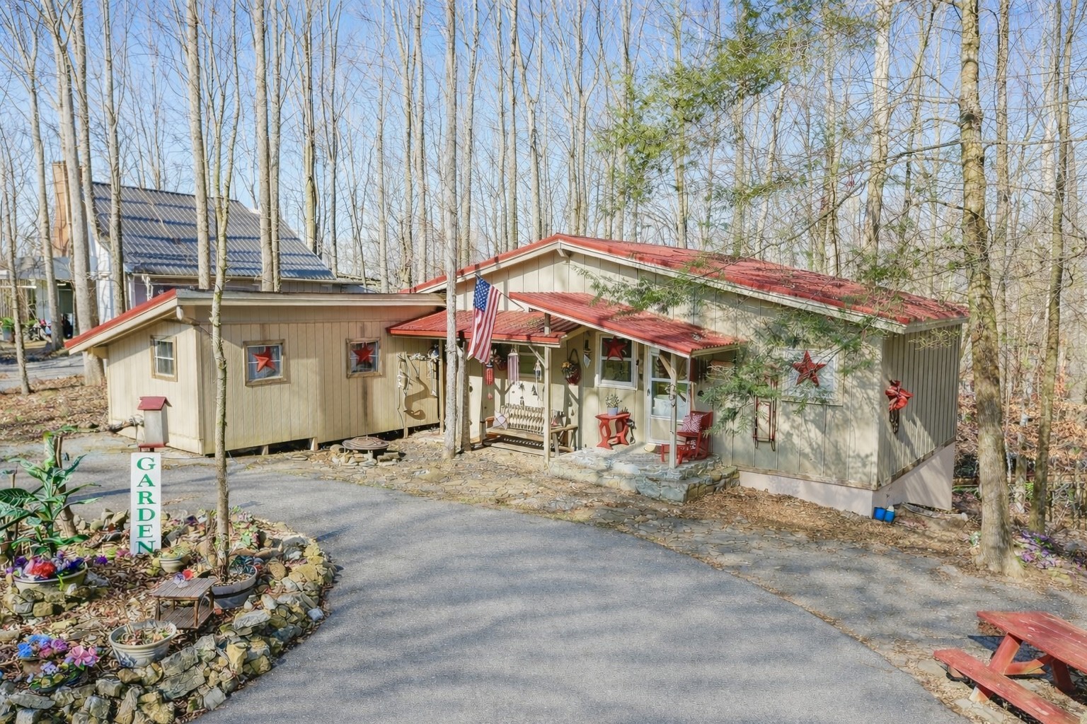 605 Holiday Haven Dr Property Photo 1