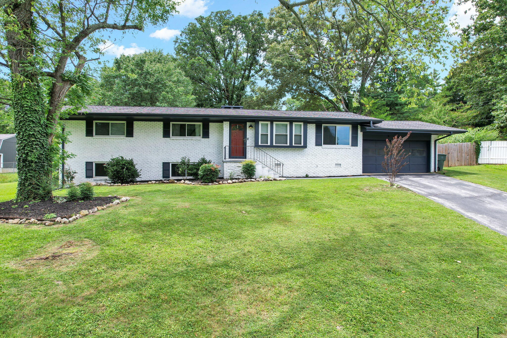 1412 Clearpoint Circle Property Photo 2