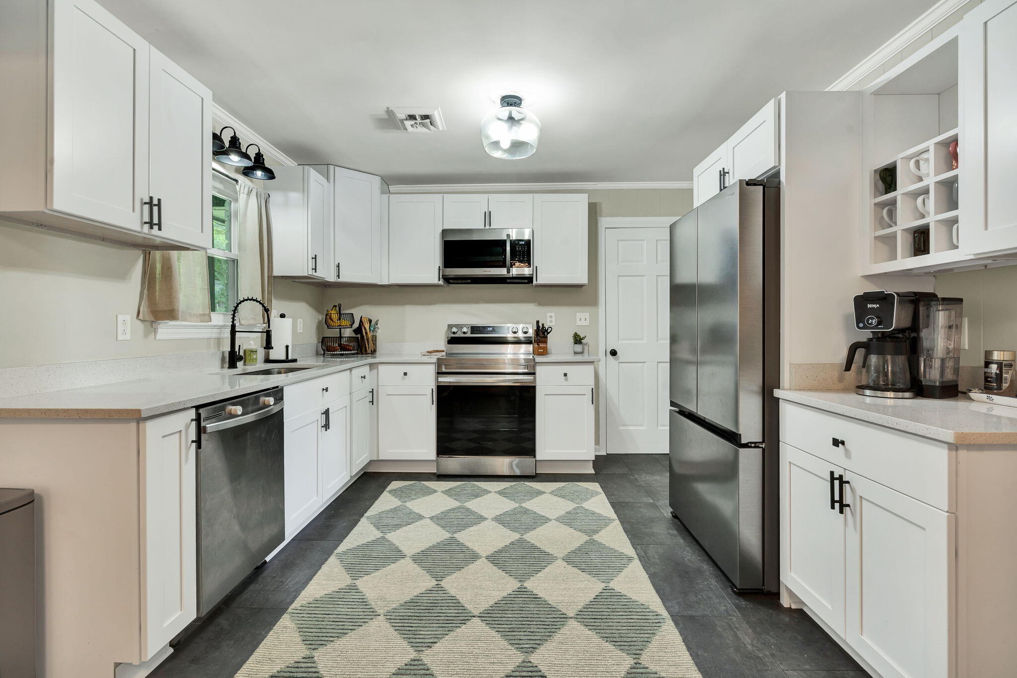1412 Clearpoint Circle Property Photo 9