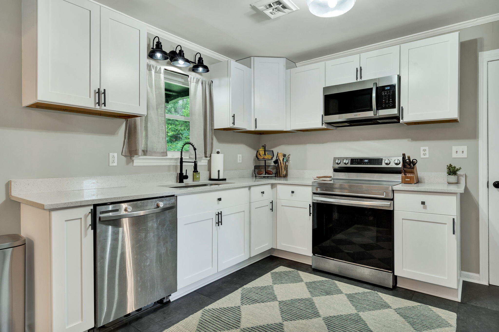 1412 Clearpoint Circle Property Photo 10
