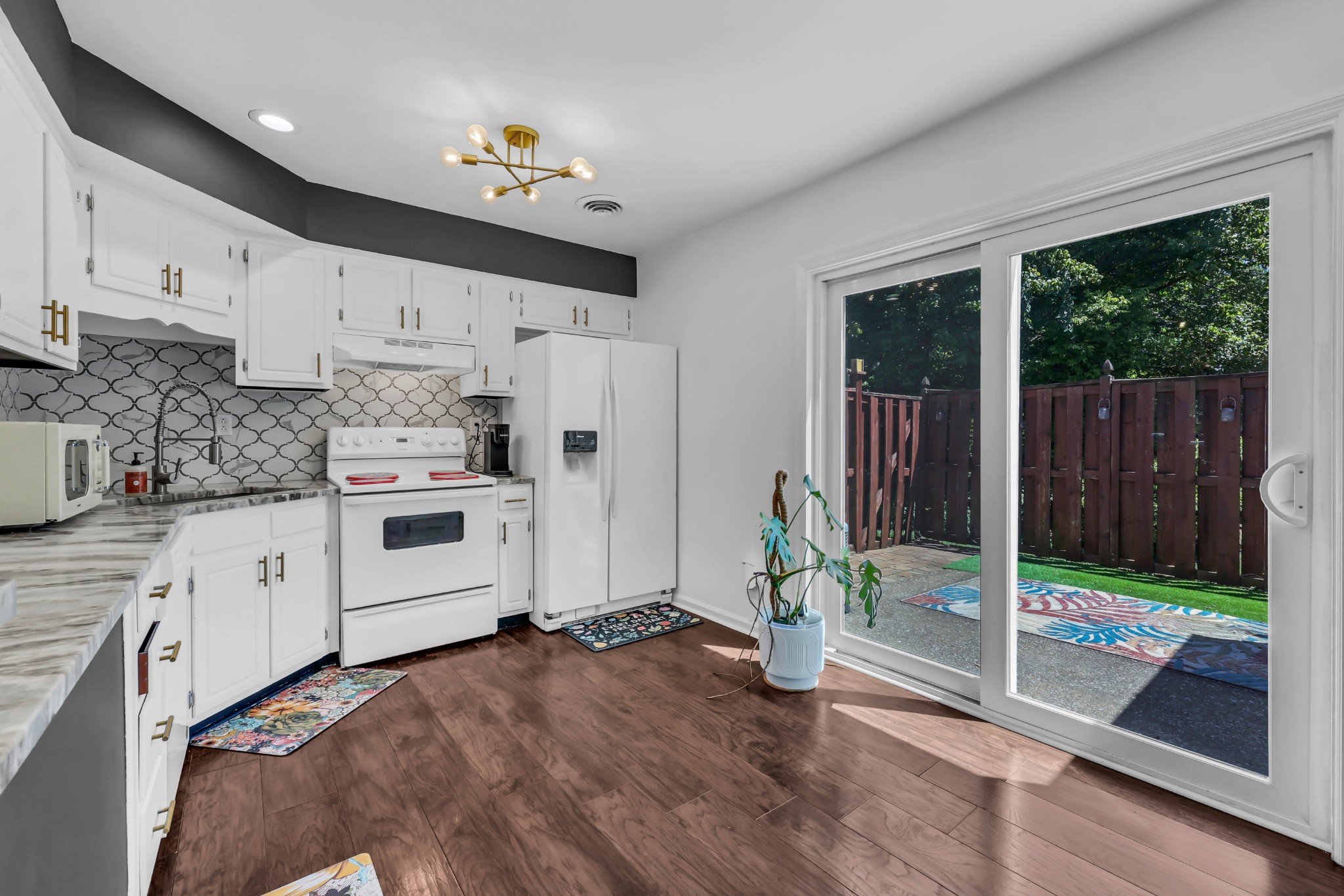 104 Carriage Pl Property Photo 6