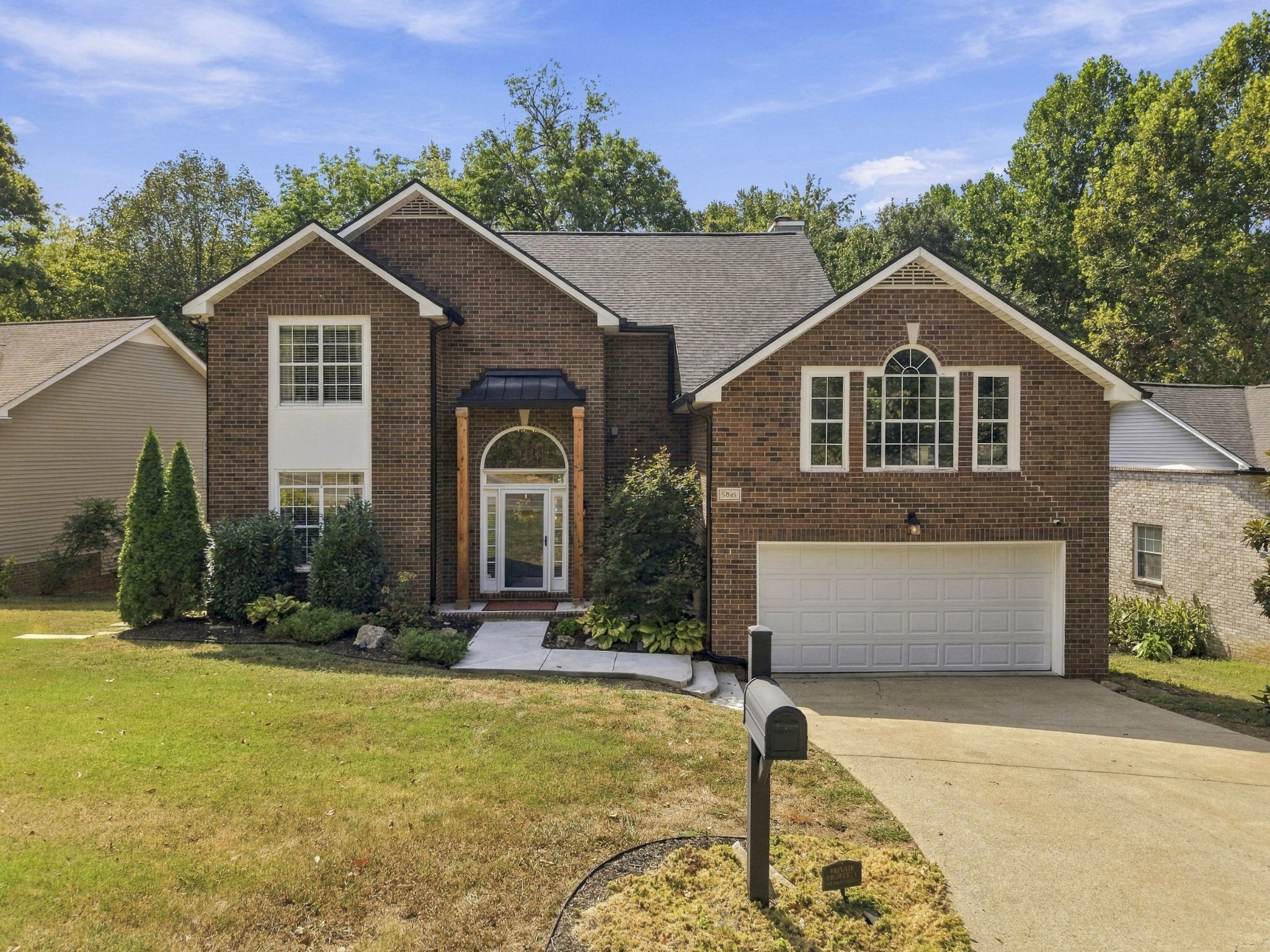 5845 Woodlands Ave Property Photo 1