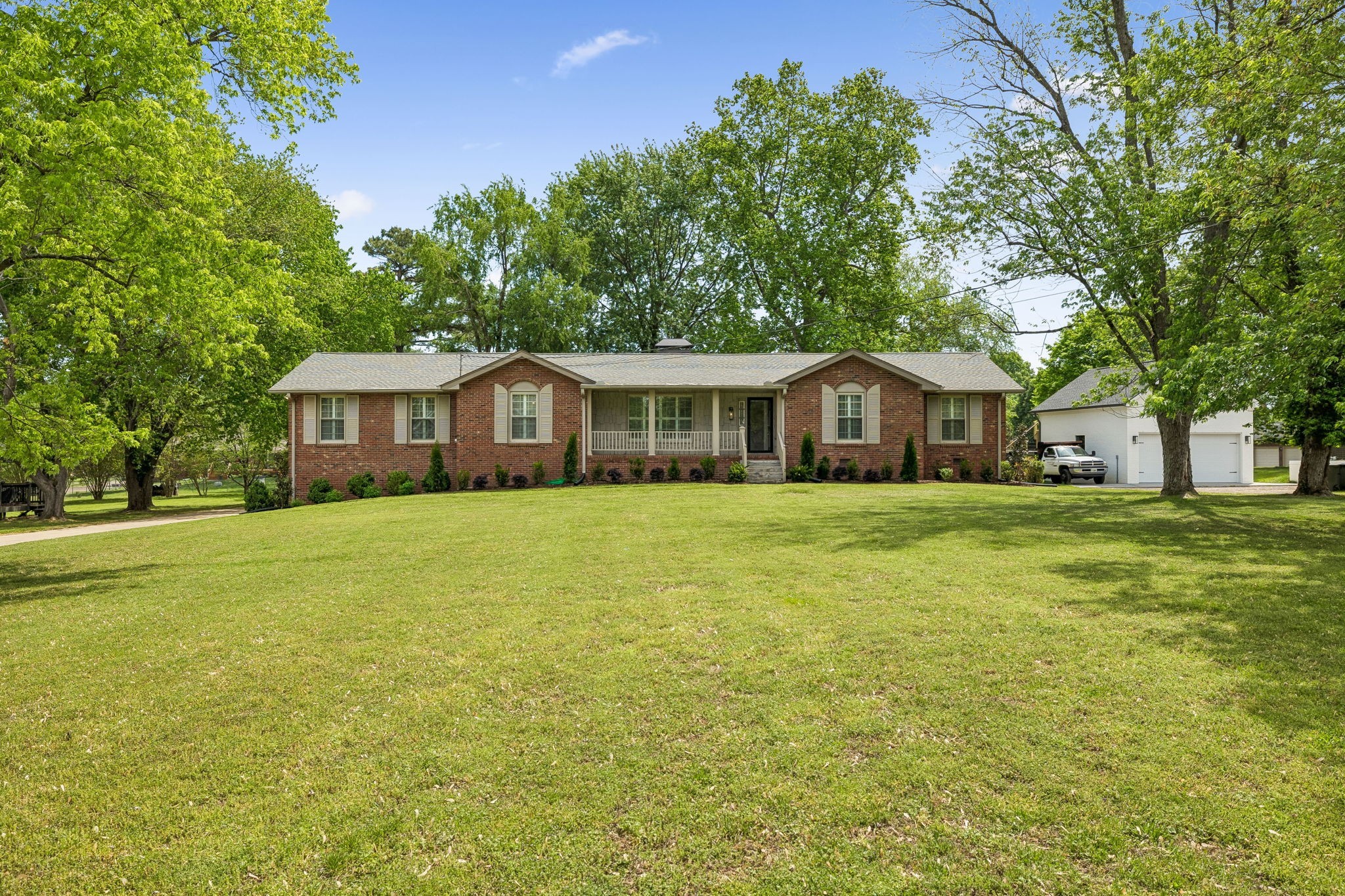 281 Lake Terrace Dr Property Photo 1