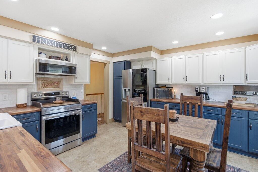 1718 Lake Wood Circle Property Photo 8