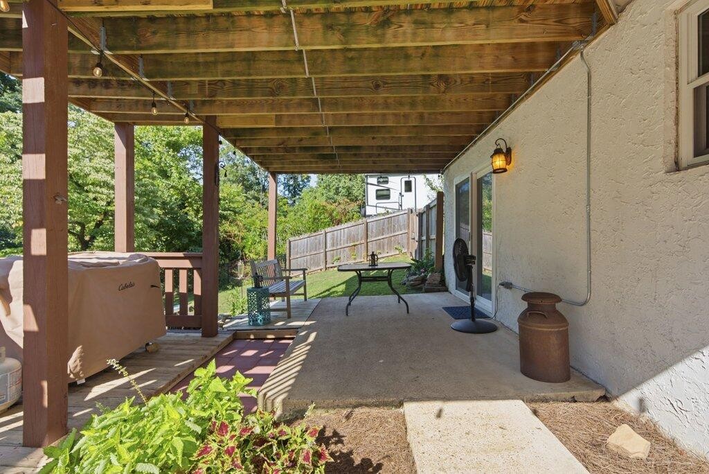 1718 Lake Wood Circle Property Photo 25