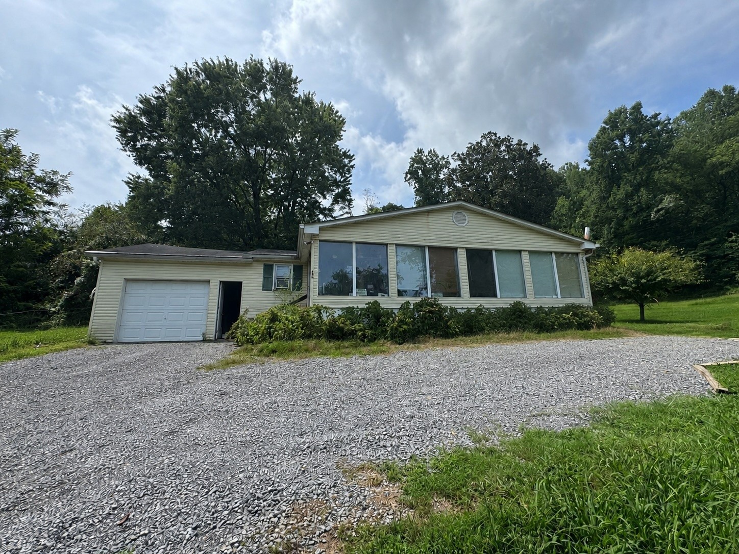 196 Lynch Rd Property Photo 1