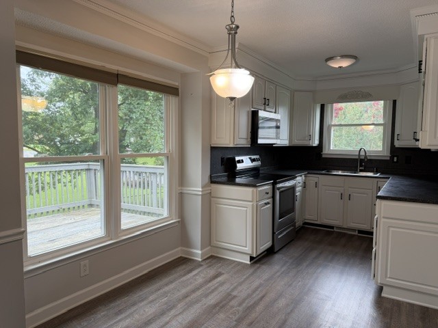 136 Cunningham Pl Property Photo 3