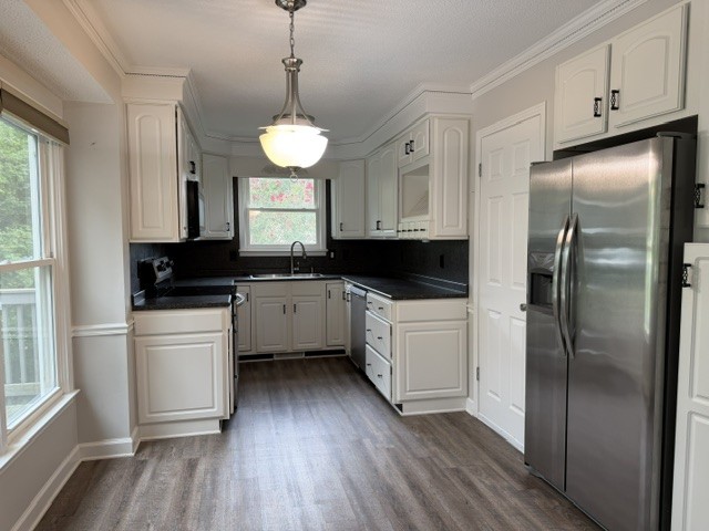 136 Cunningham Pl Property Photo 4