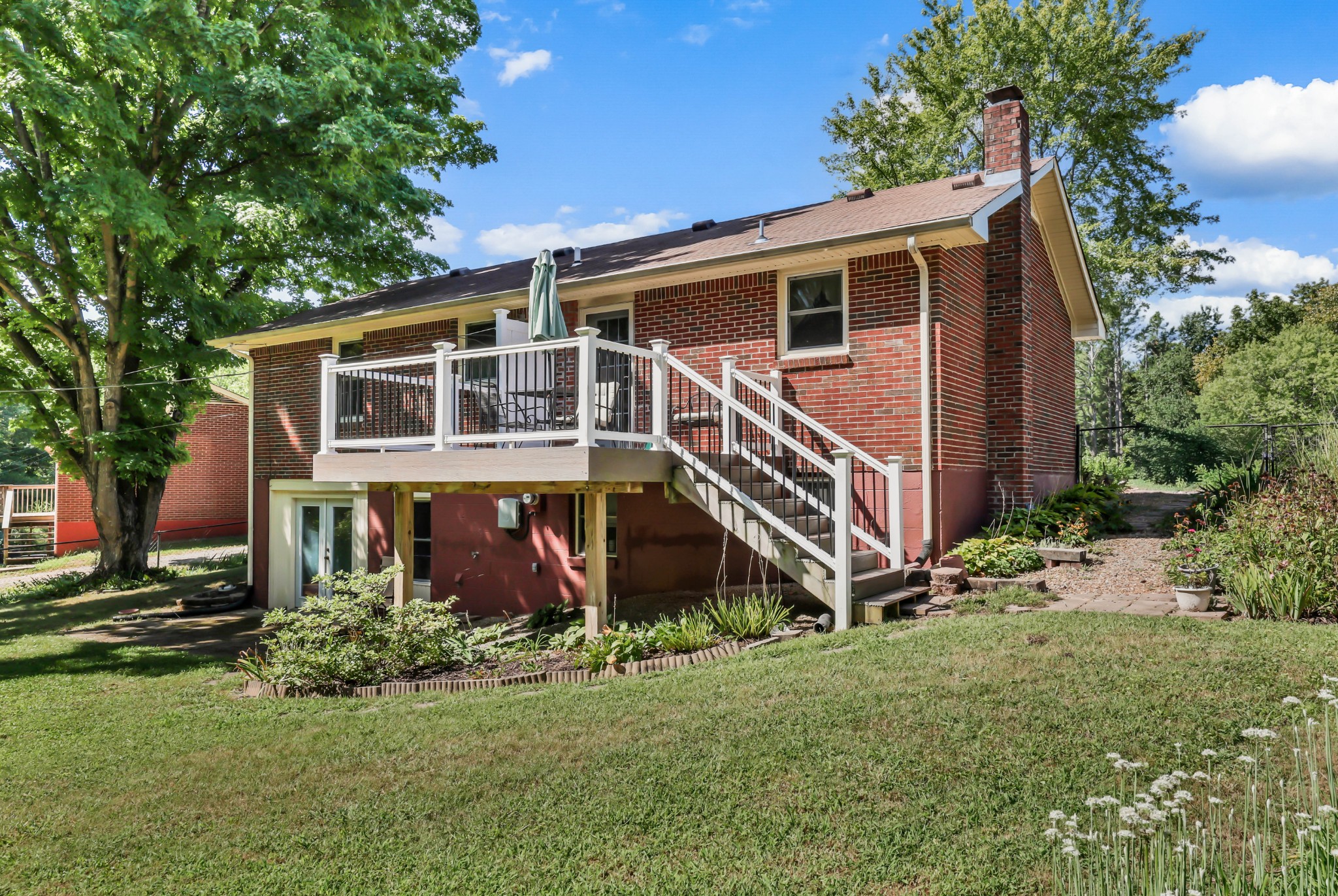 446 Oriole Cir Property Photo 5