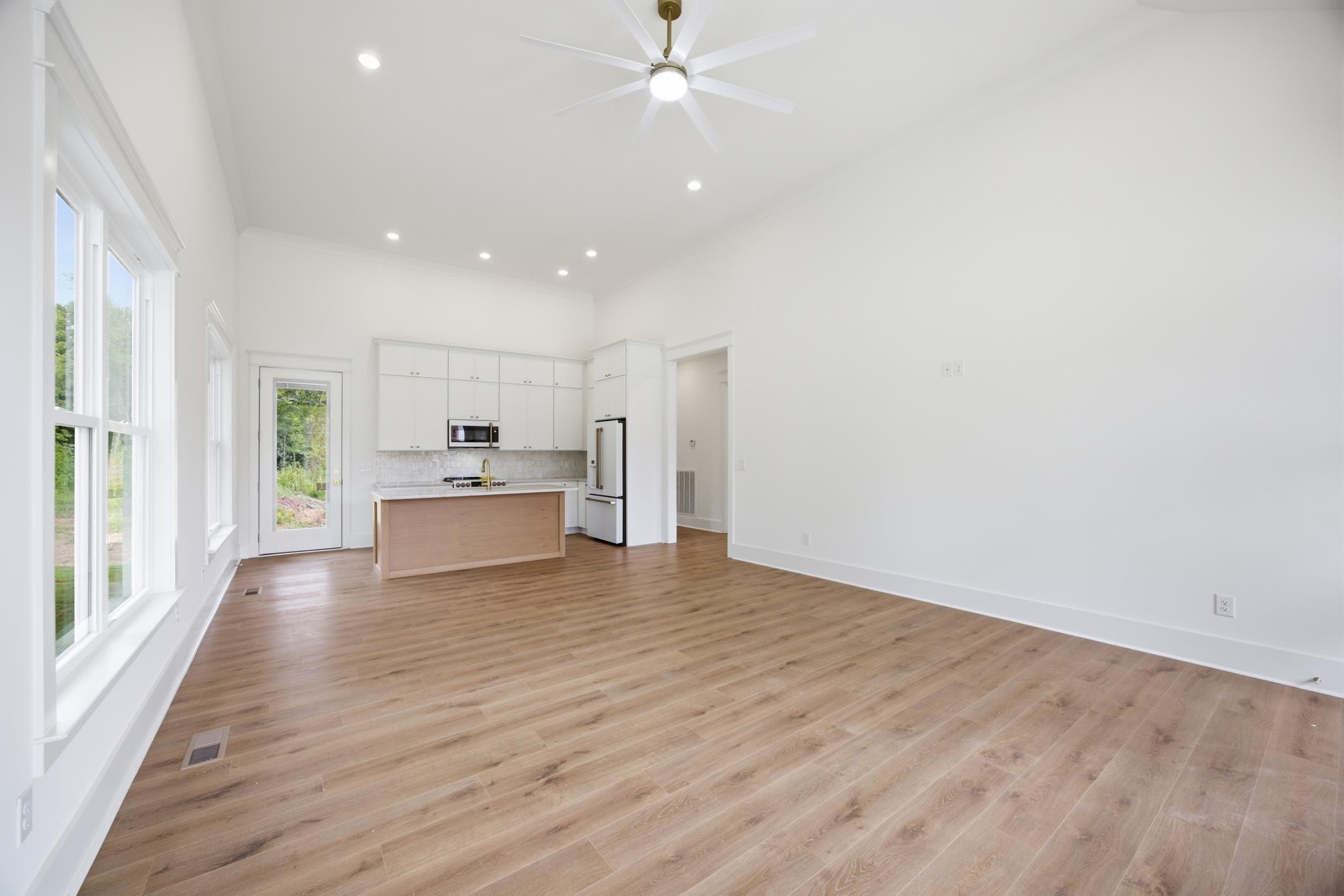 358 Thomas Road Property Photo 16