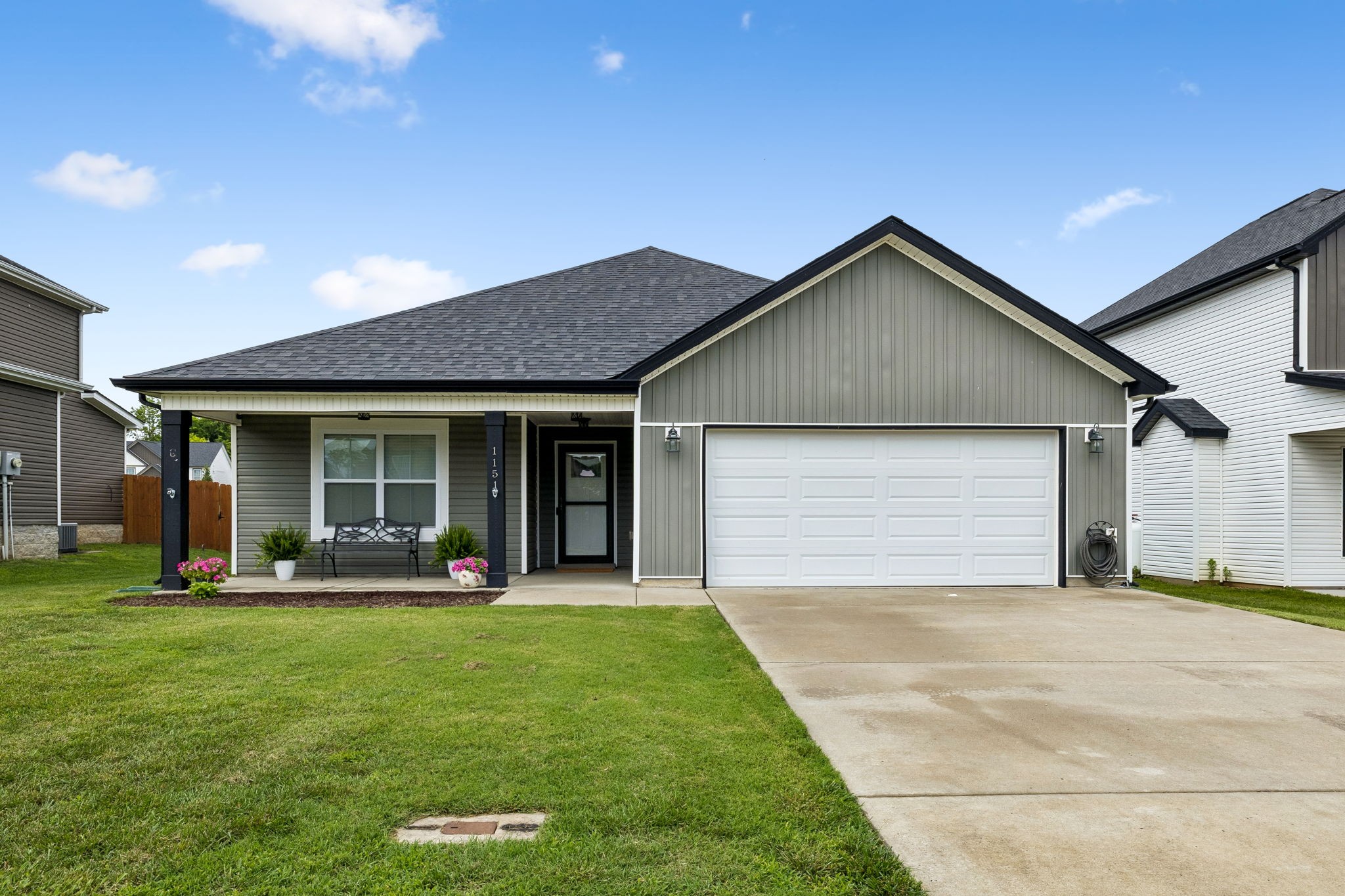 1151 Eagles Bluff Dr Property Photo 1
