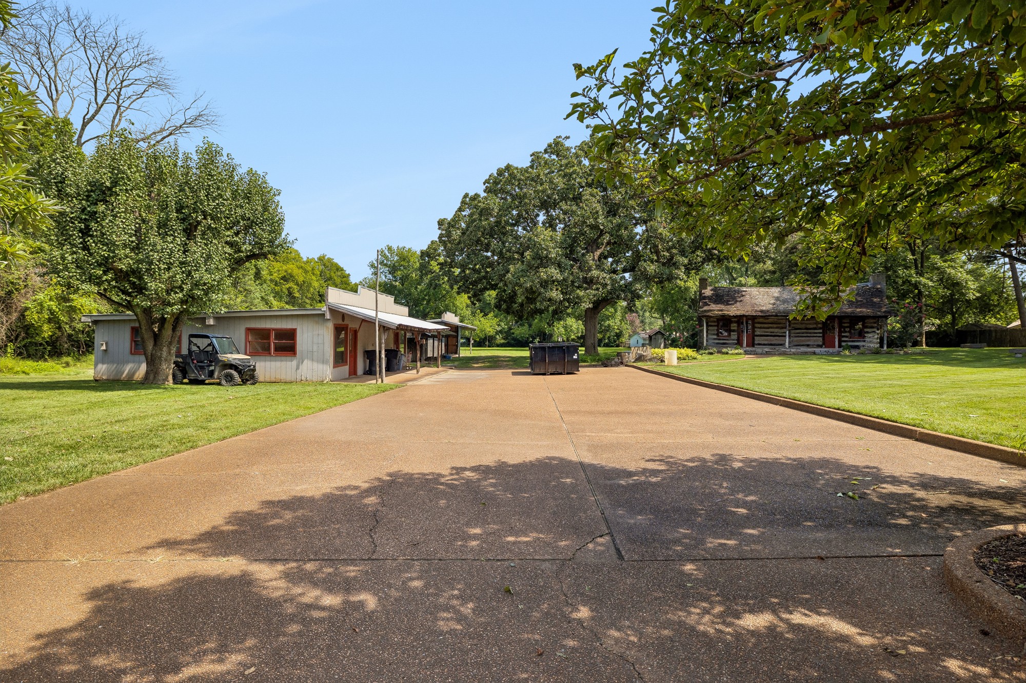 1013 E Clark Blvd Property Photo 12