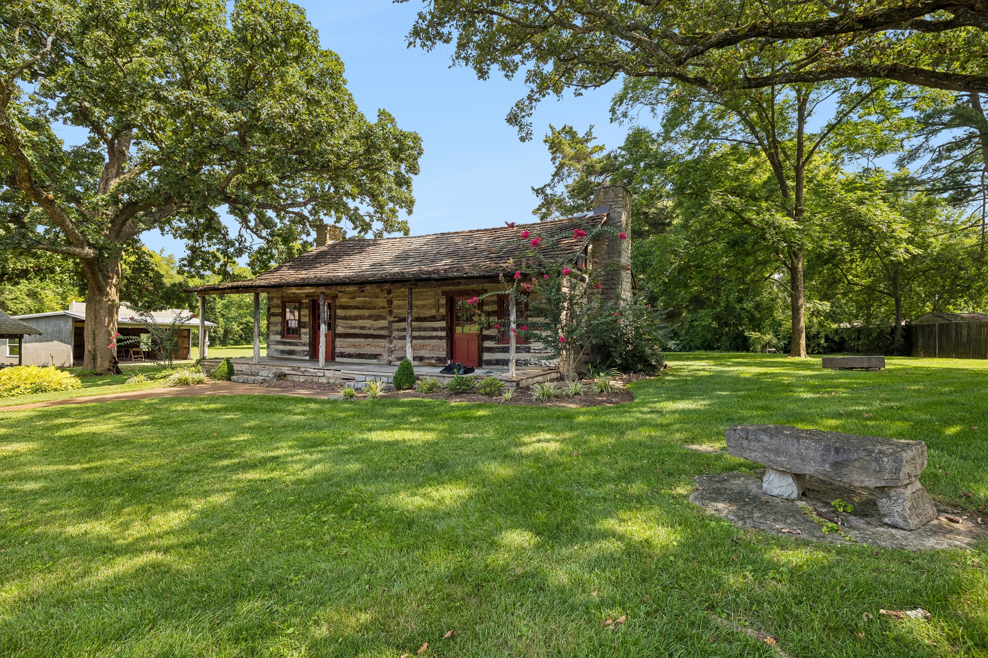 1013 E Clark Blvd Property Photo 16