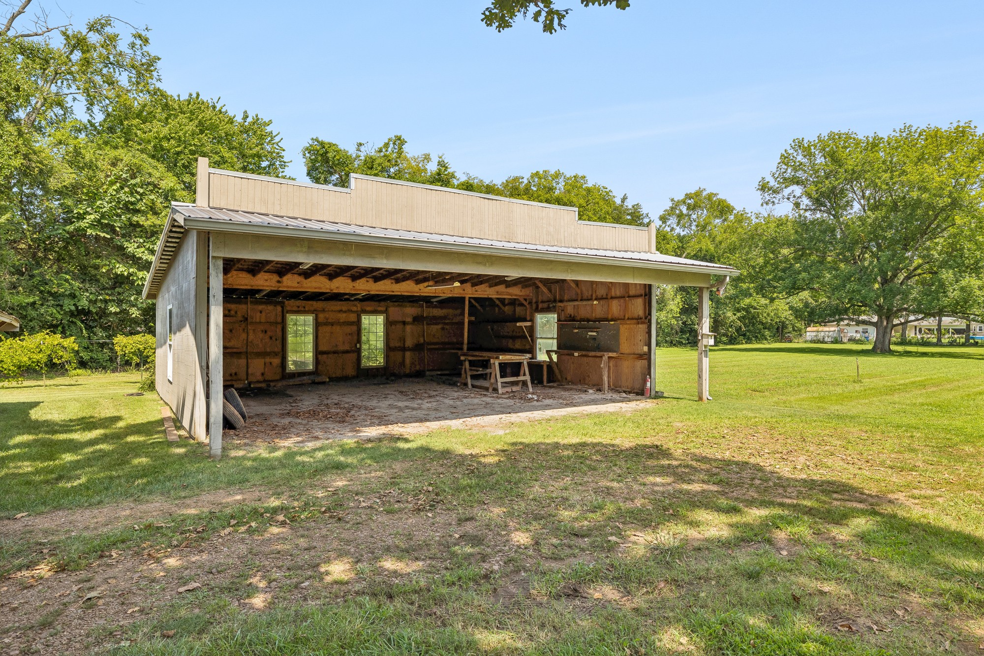 1013 E Clark Blvd Property Photo 20