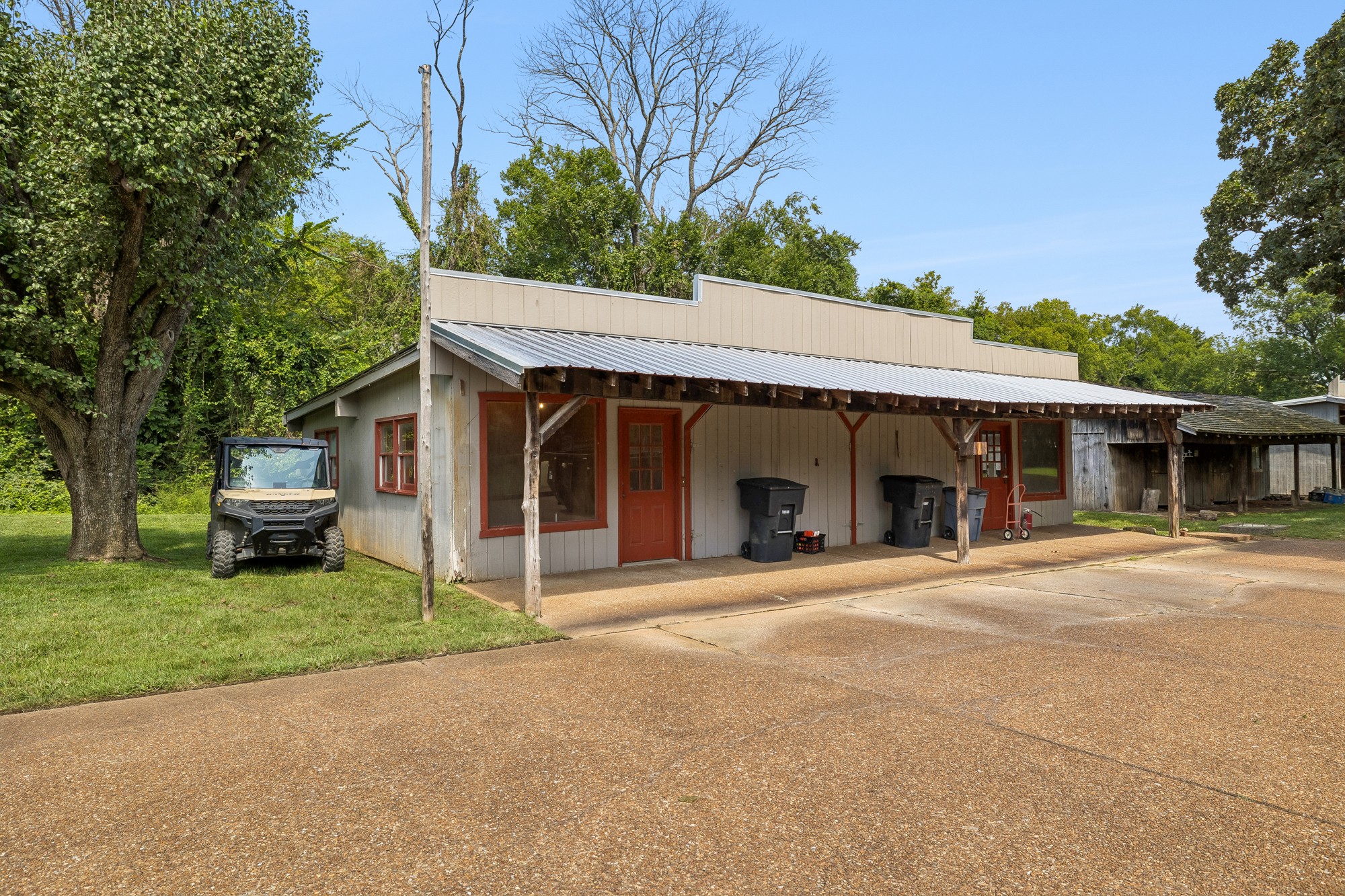 1013 E Clark Blvd Property Photo 23