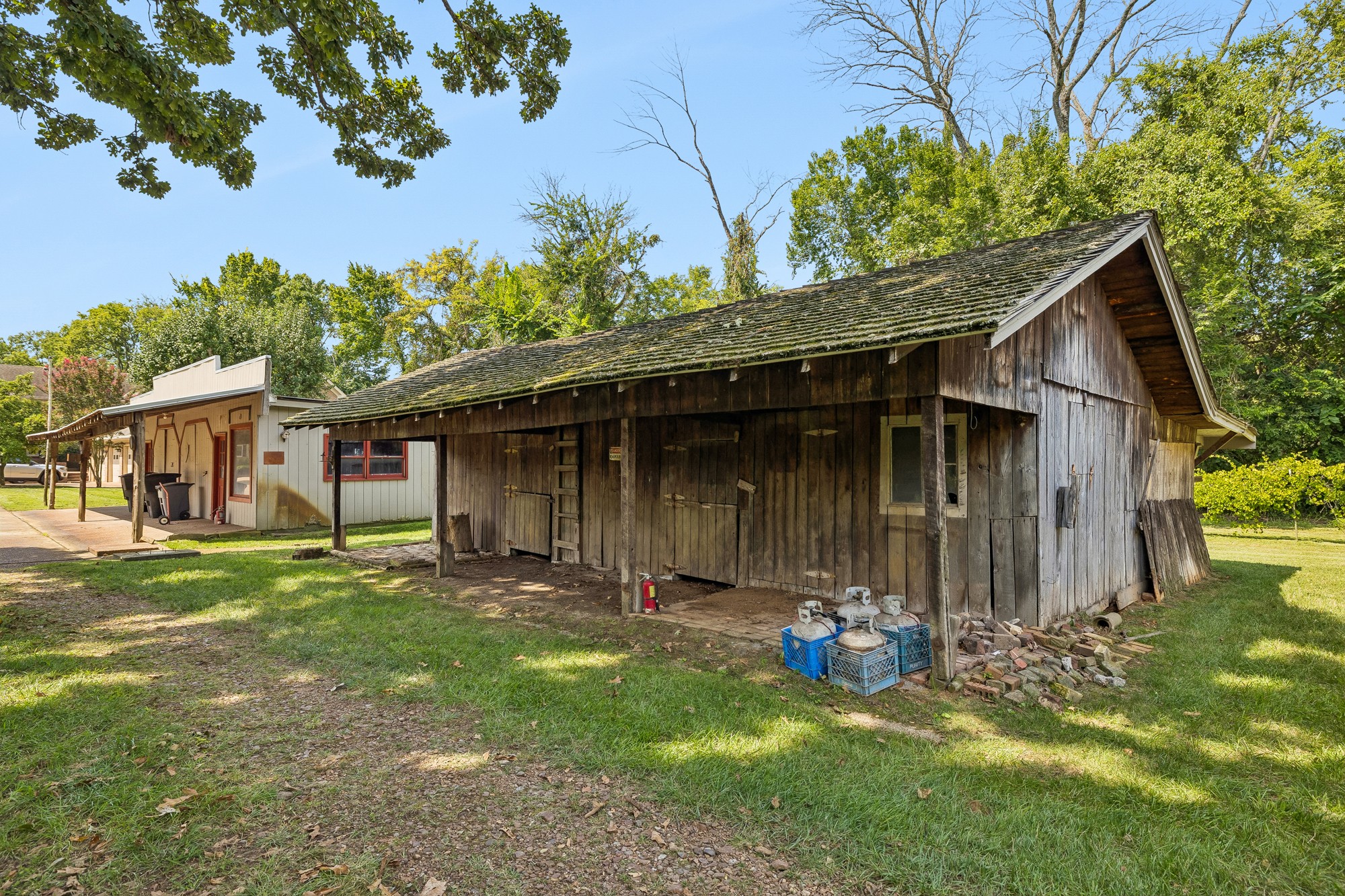 1013 E Clark Blvd Property Photo 24