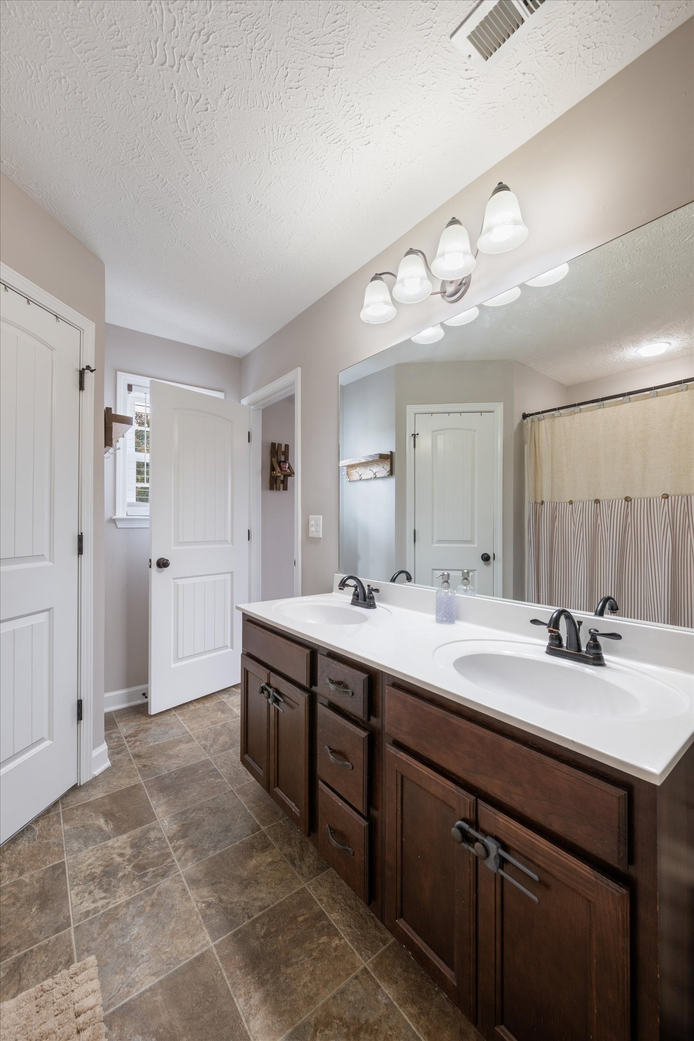 1013 Stratus Dr Property Photo 19