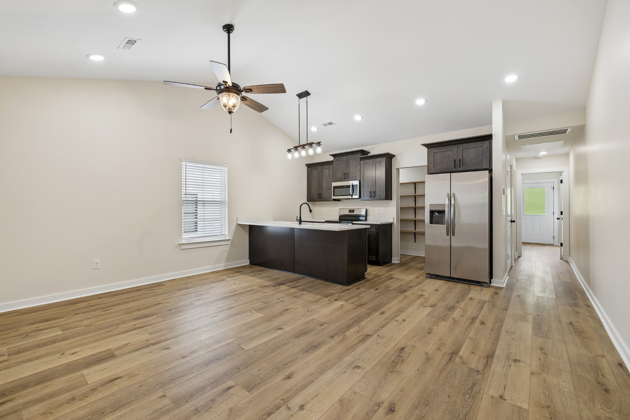 127 Deer Valley Drive E Property Photo 8