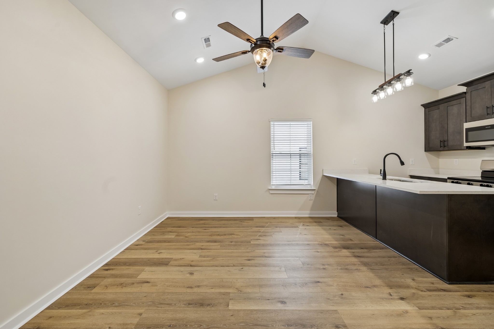 127 Deer Valley Drive E Property Photo 9