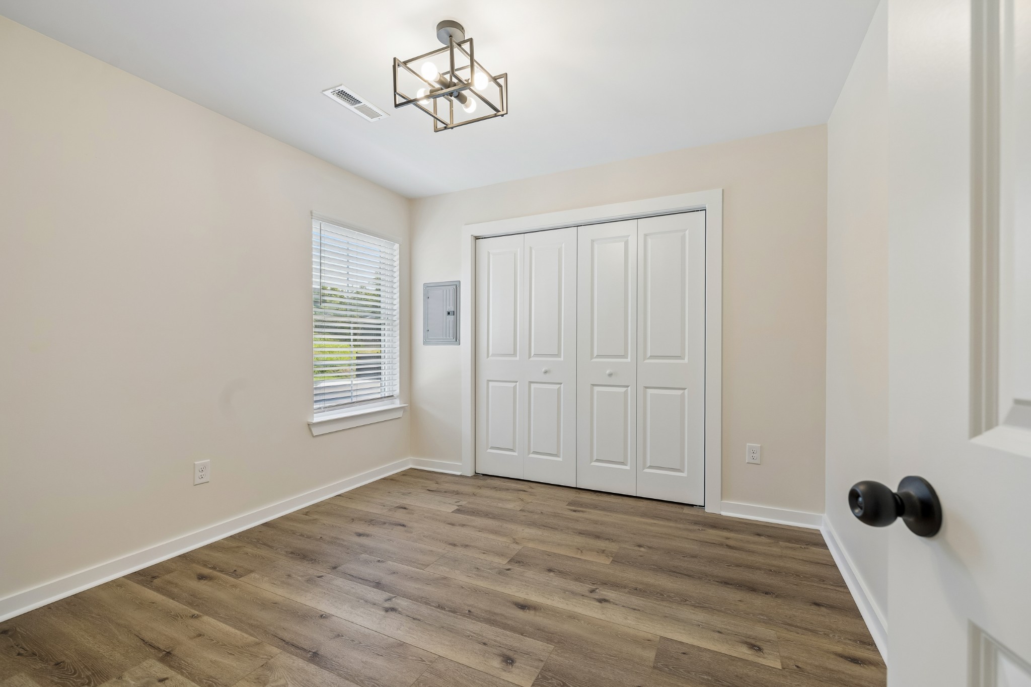 127 Deer Valley Drive E Property Photo 32