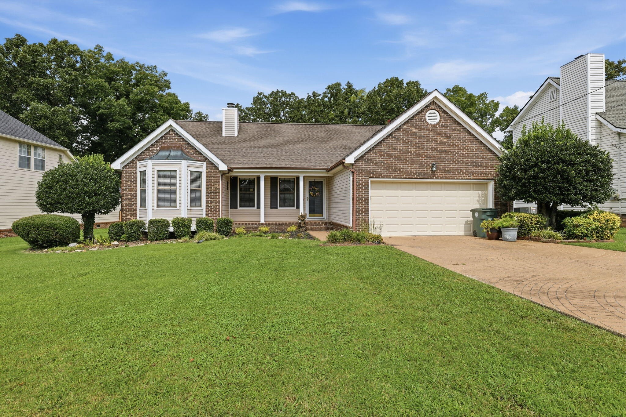 2411 Charleston Square Property Photo 1