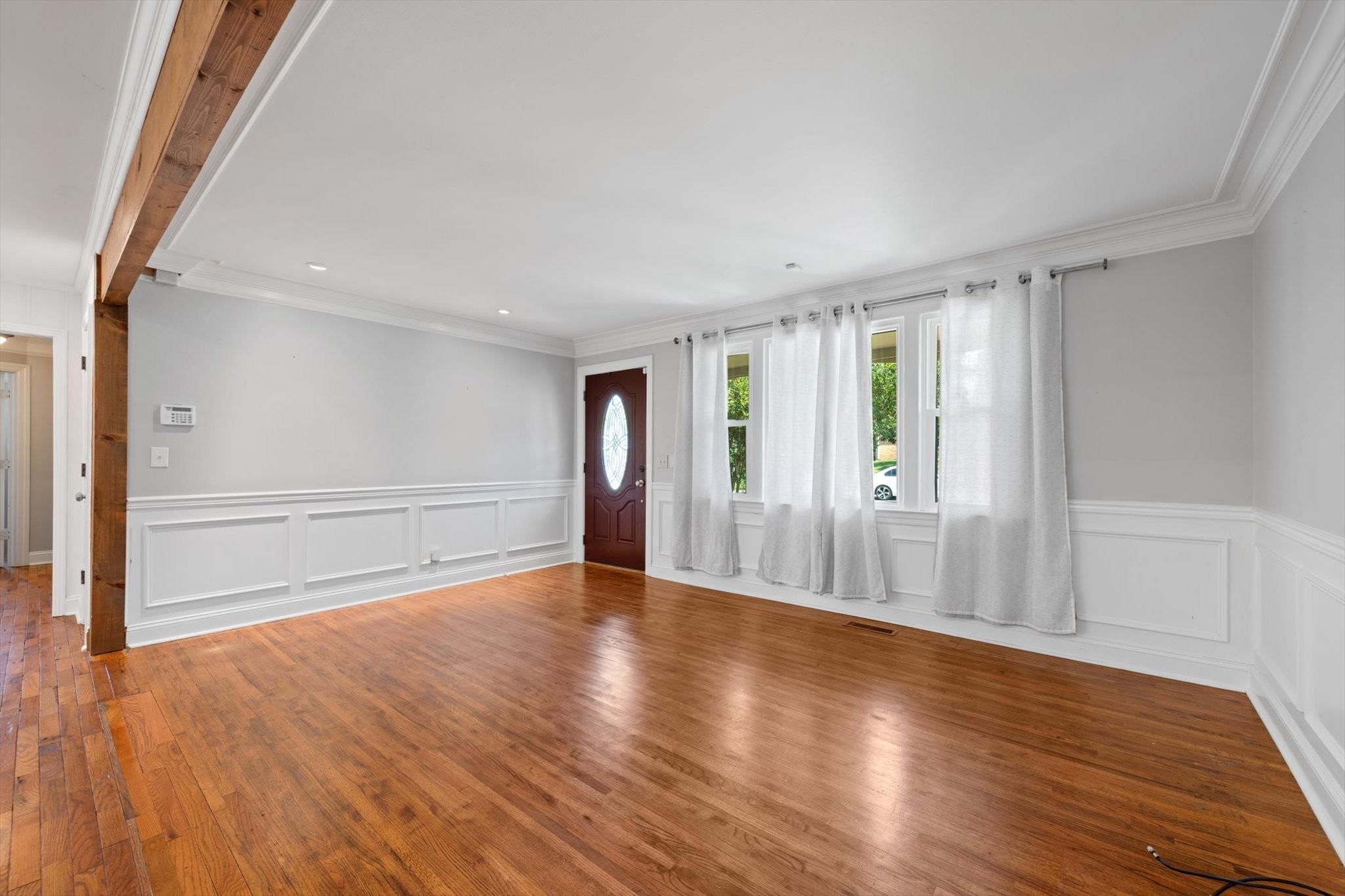 6628 Cabot Dr Property Photo 5