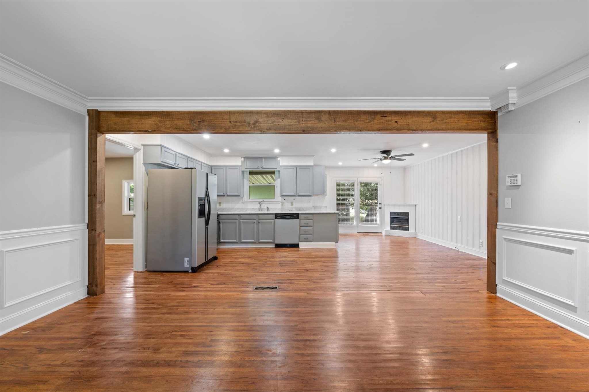 6628 Cabot Dr Property Photo 8