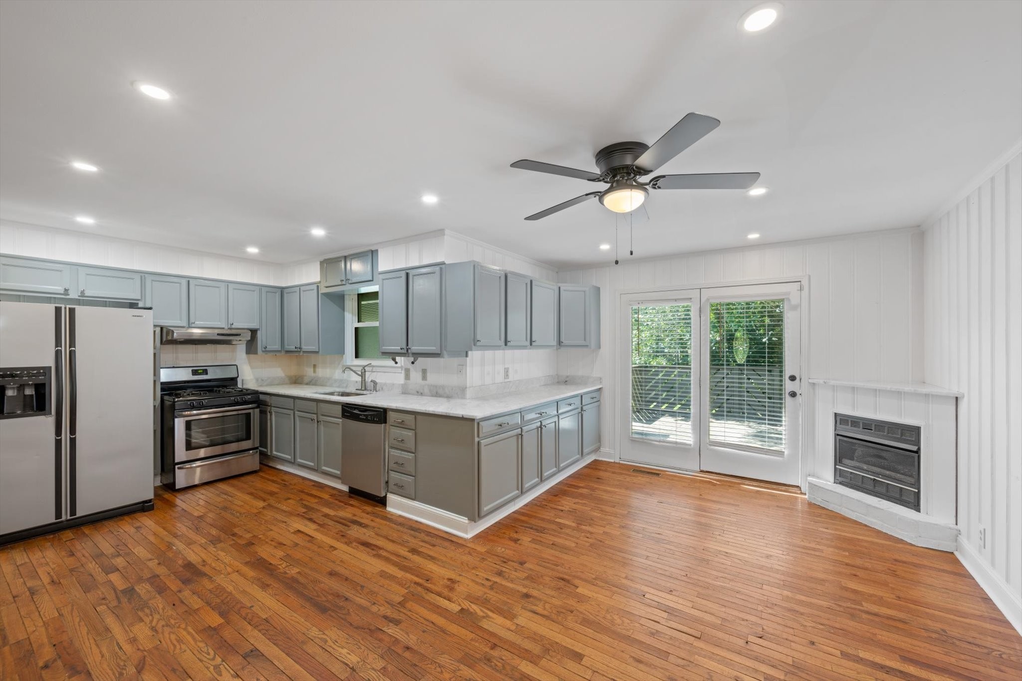 6628 Cabot Dr Property Photo 9