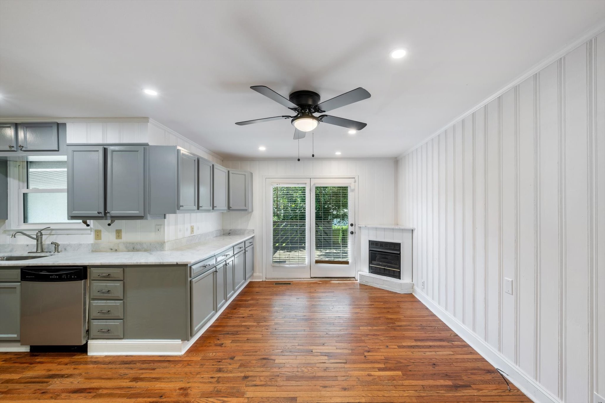 6628 Cabot Dr Property Photo 13