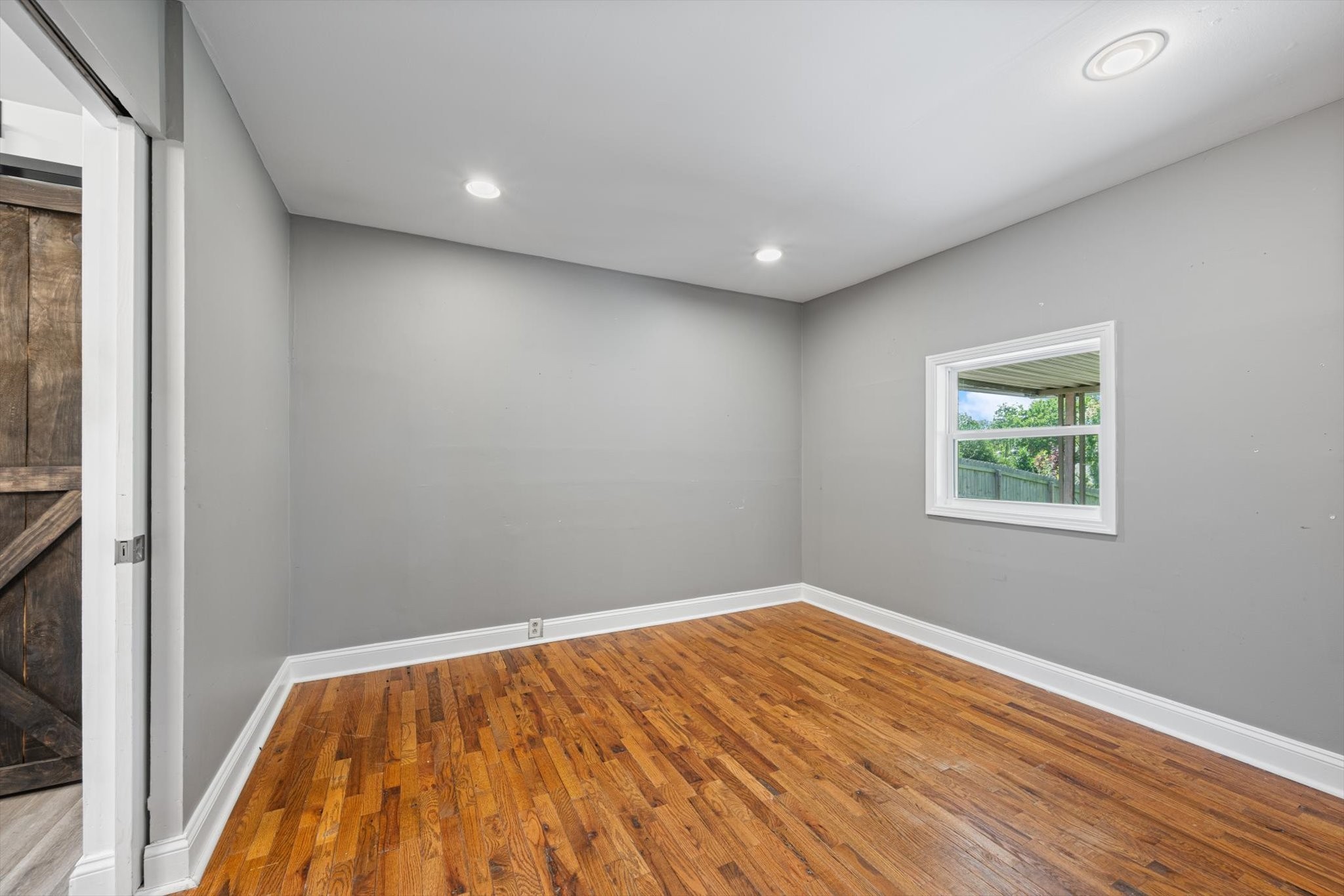 6628 Cabot Dr Property Photo 15