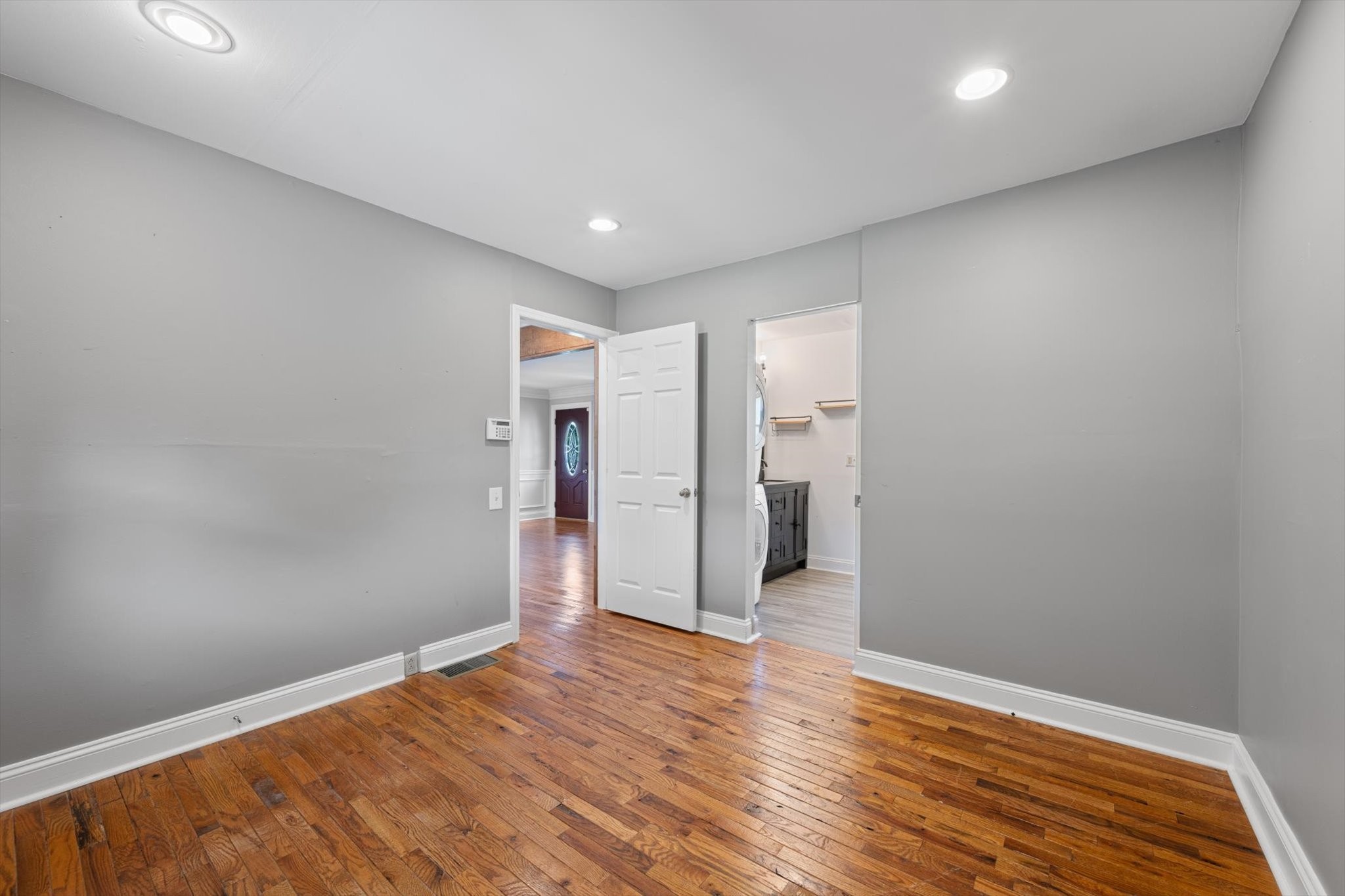 6628 Cabot Dr Property Photo 16