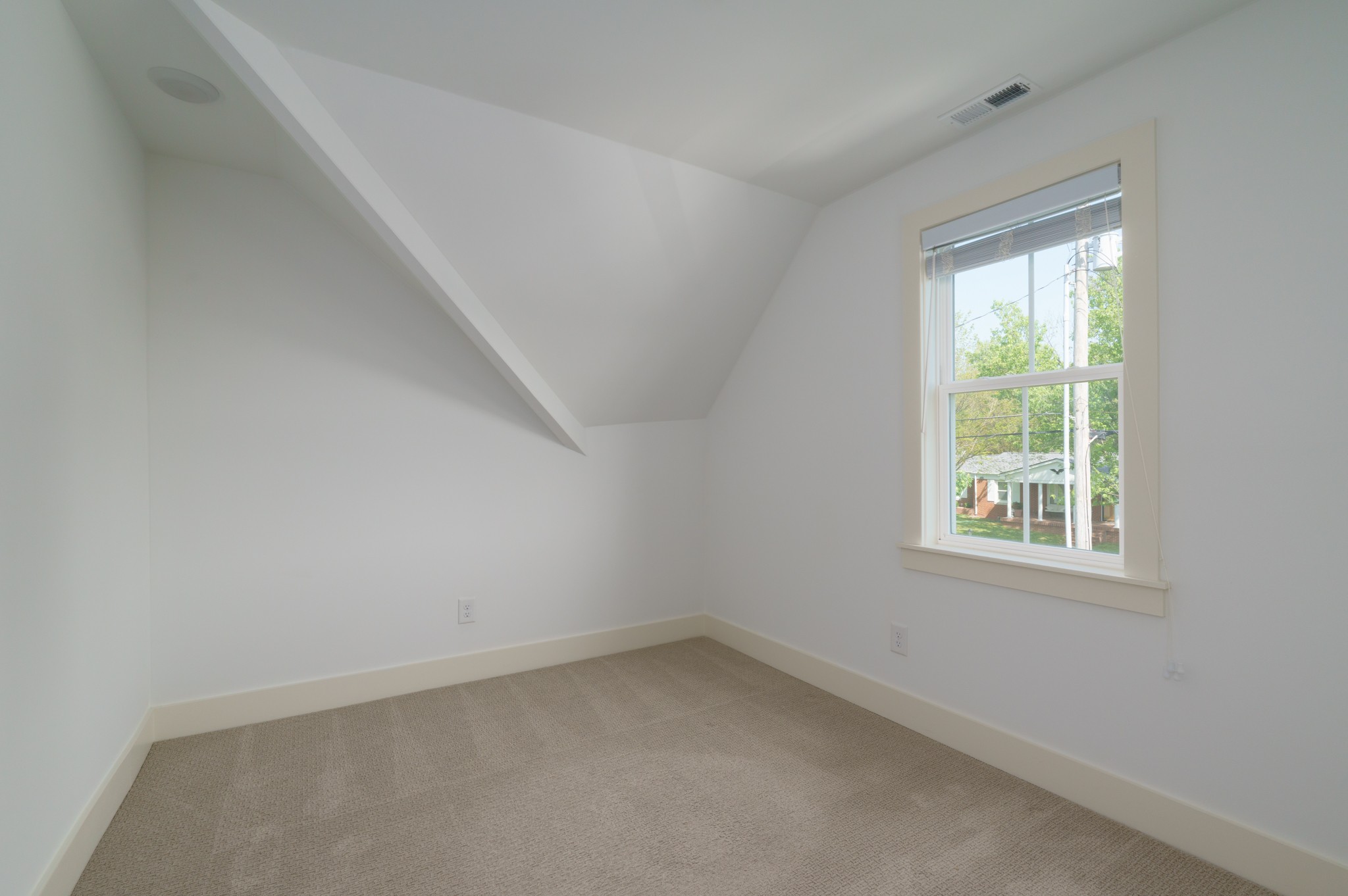 302 Avondale Dr Property Photo 26