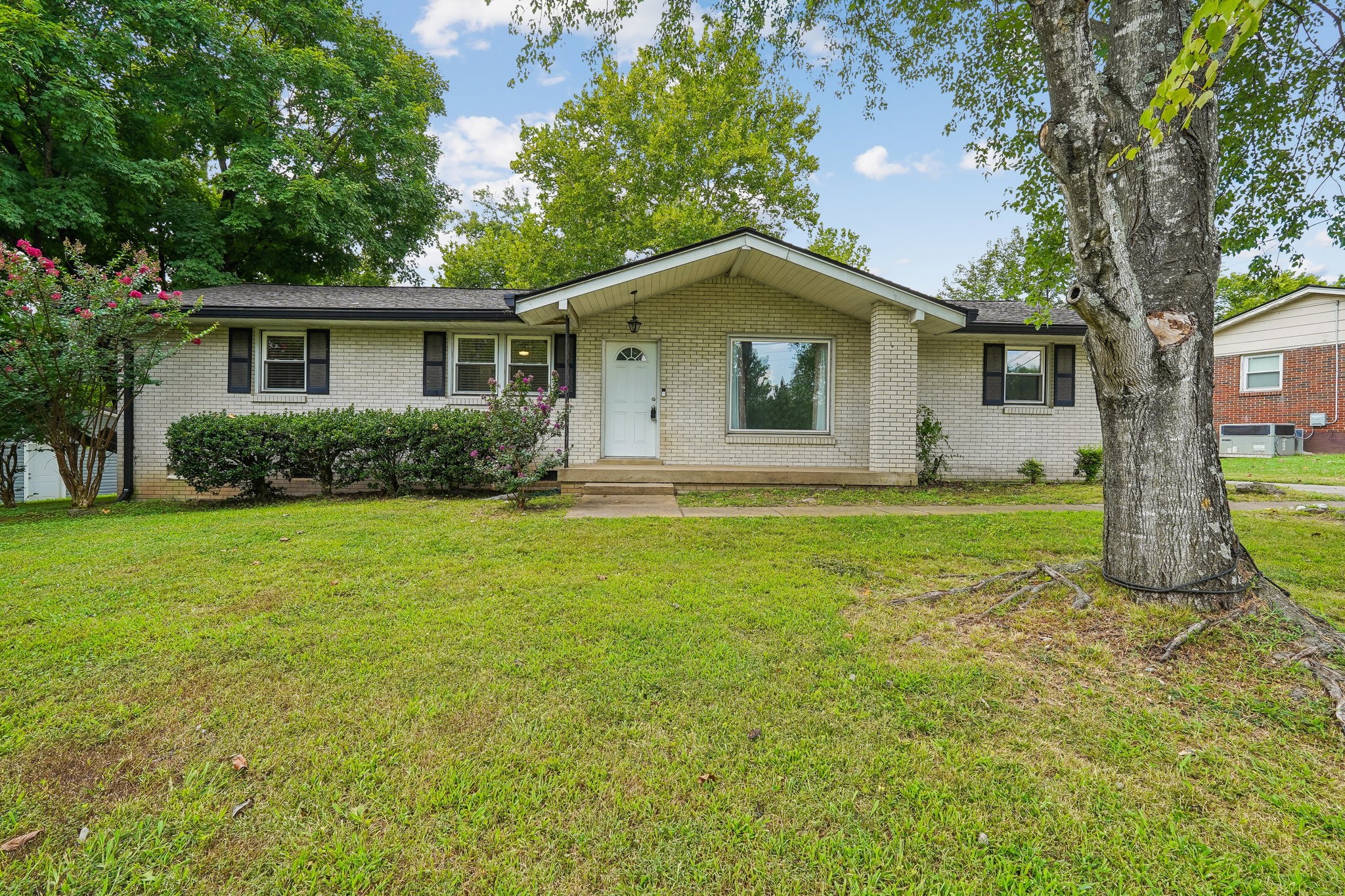 5053 Luker Ln Property Photo 1