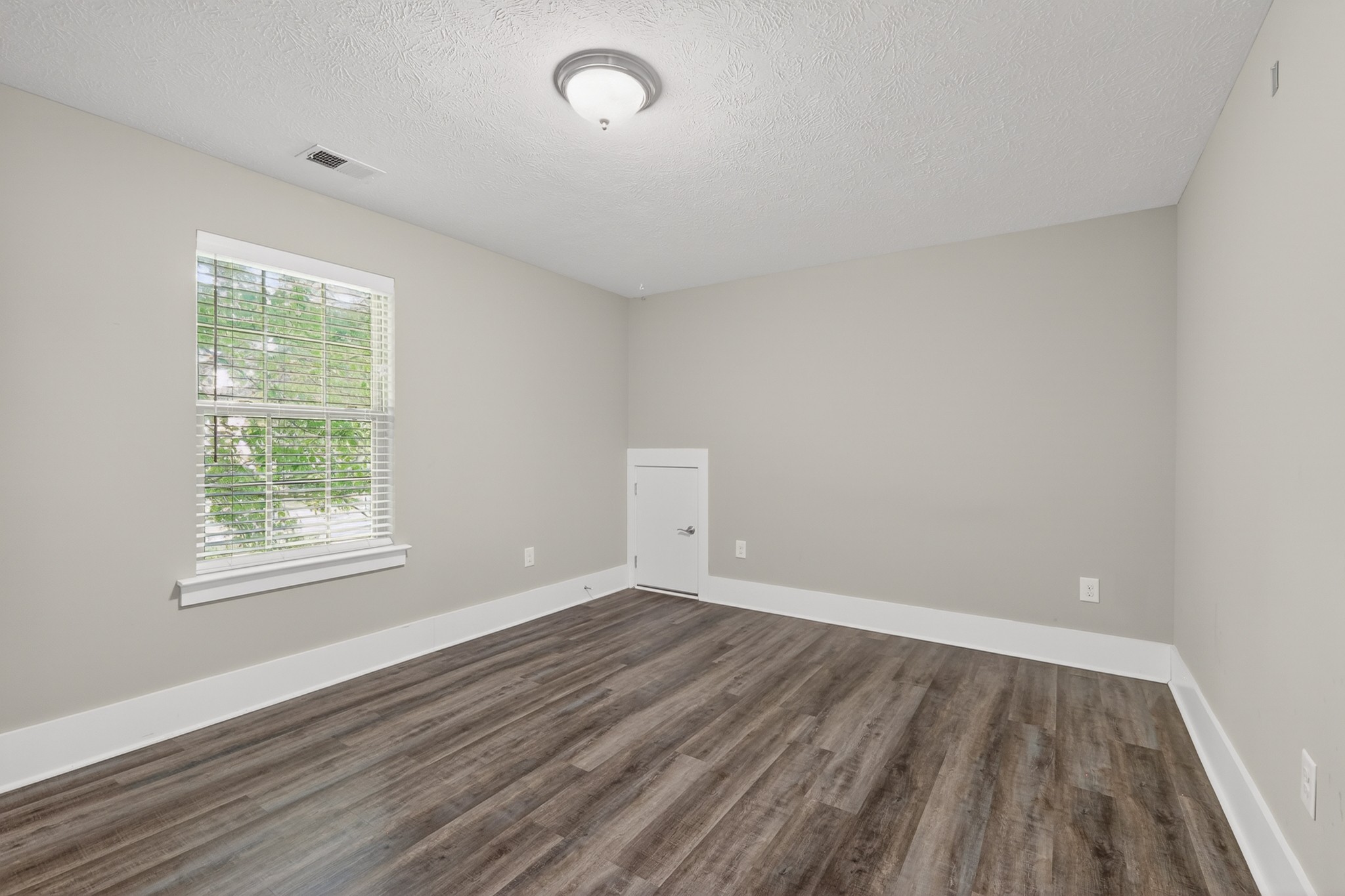 2143 Bell St Property Photo 26