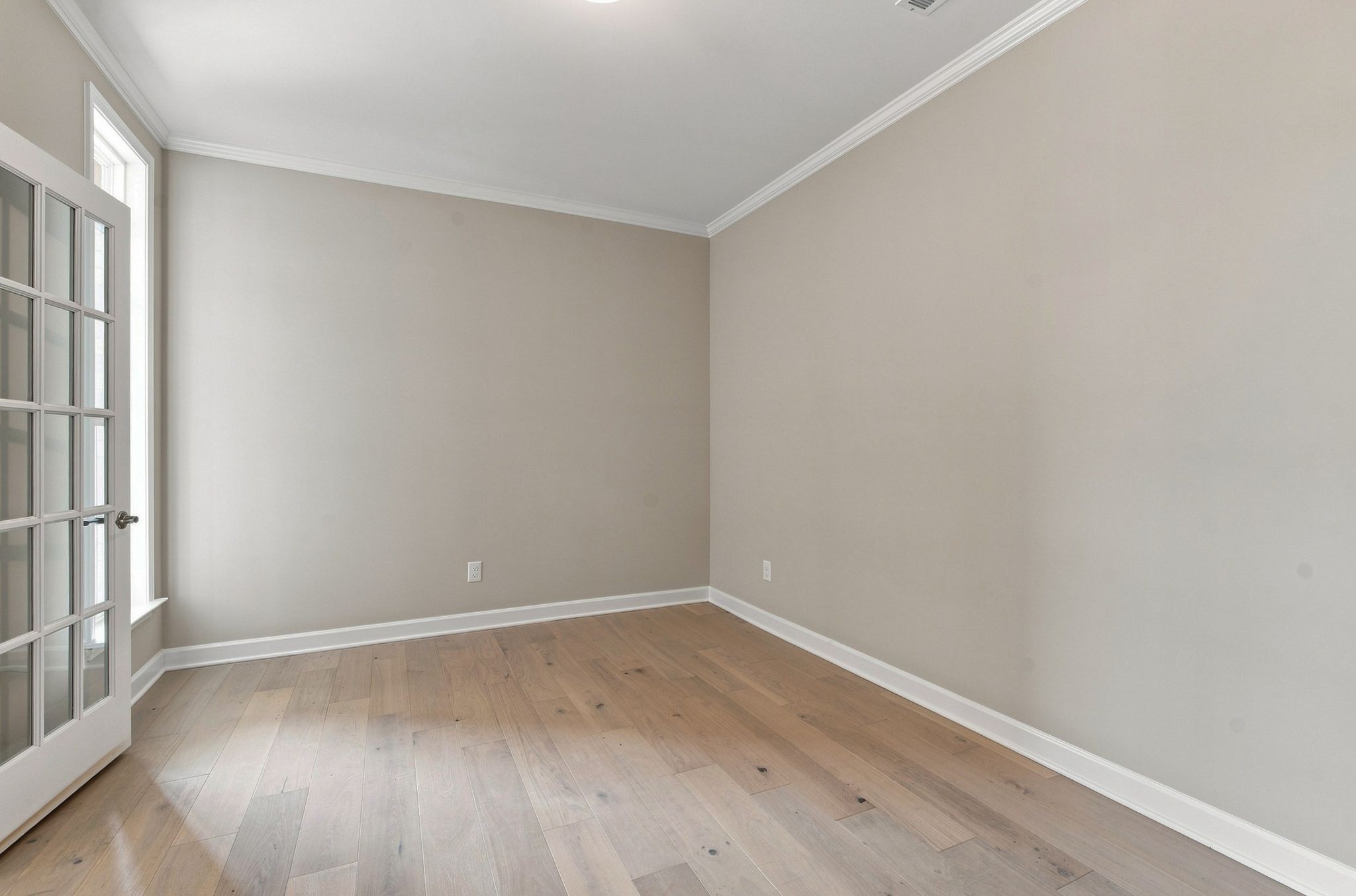6709 Bonnafair Drive Property Photo 6