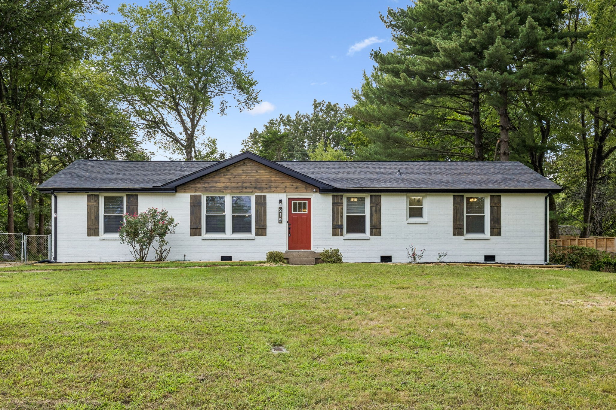 219 Morningside Dr Property Photo 1