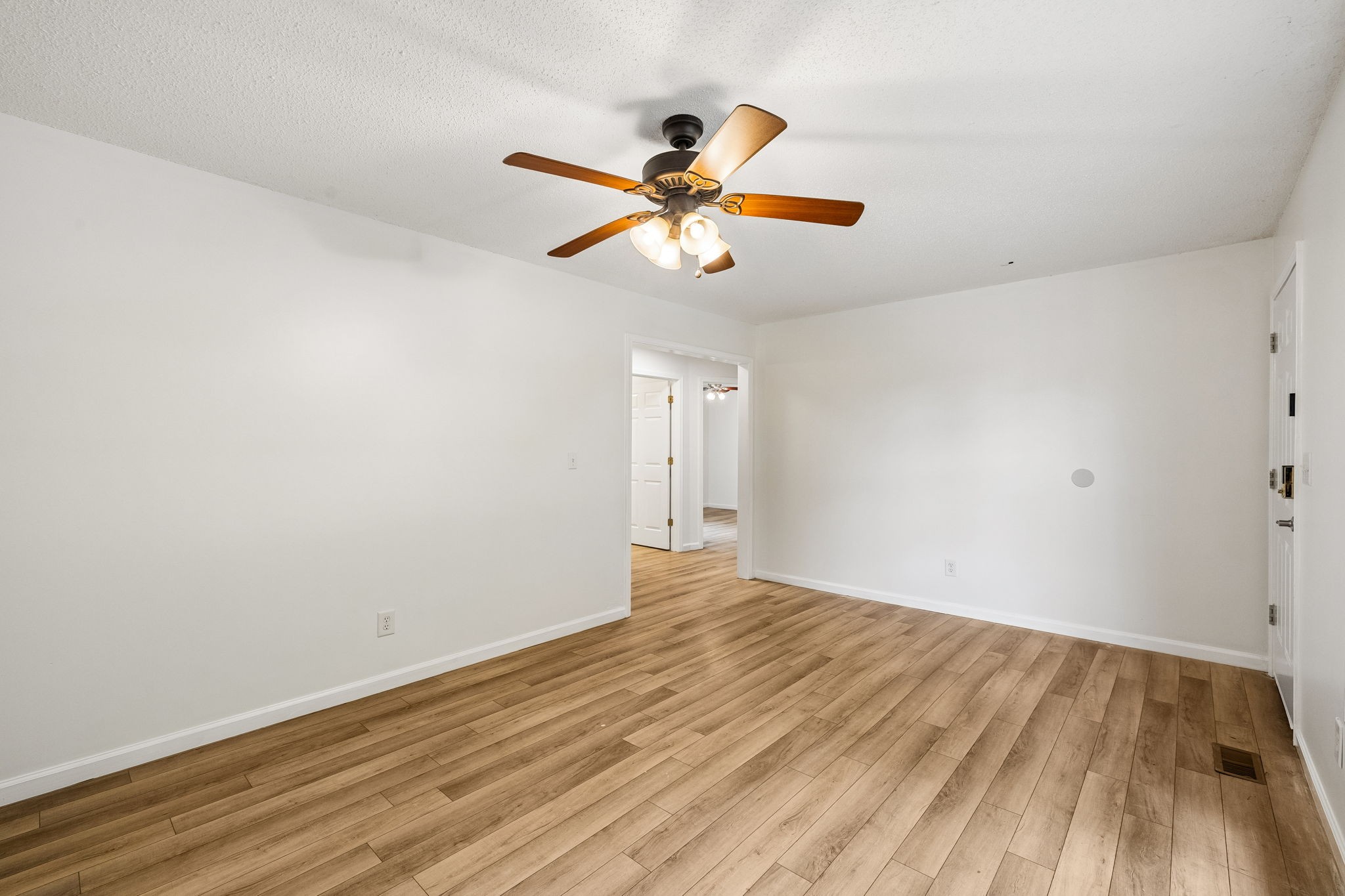 403 Martin St Property Photo 5