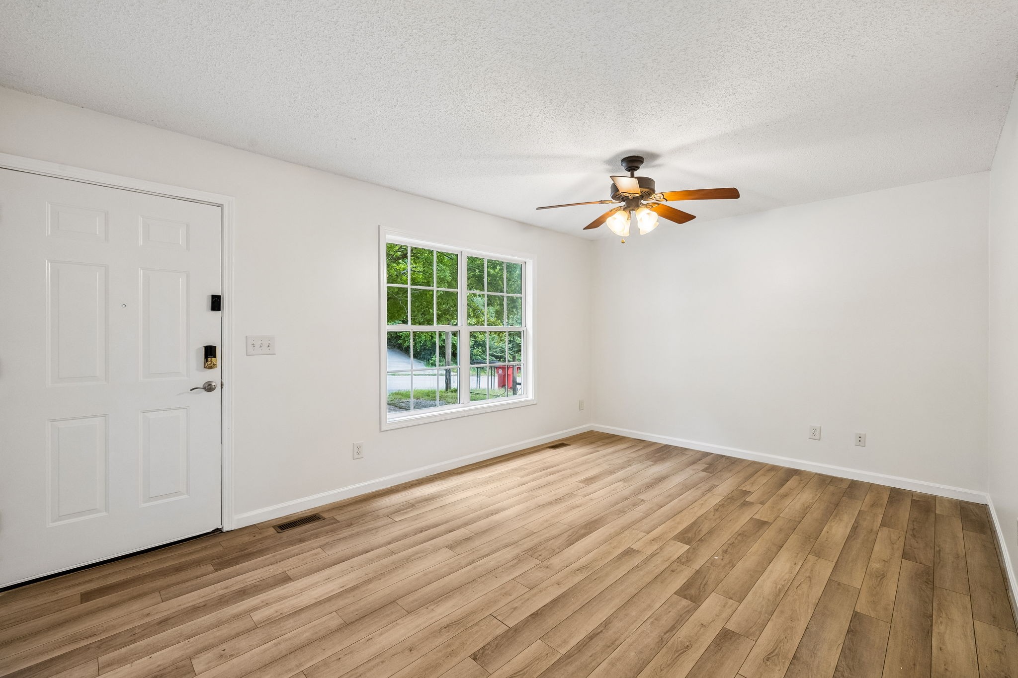 403 Martin St Property Photo 6