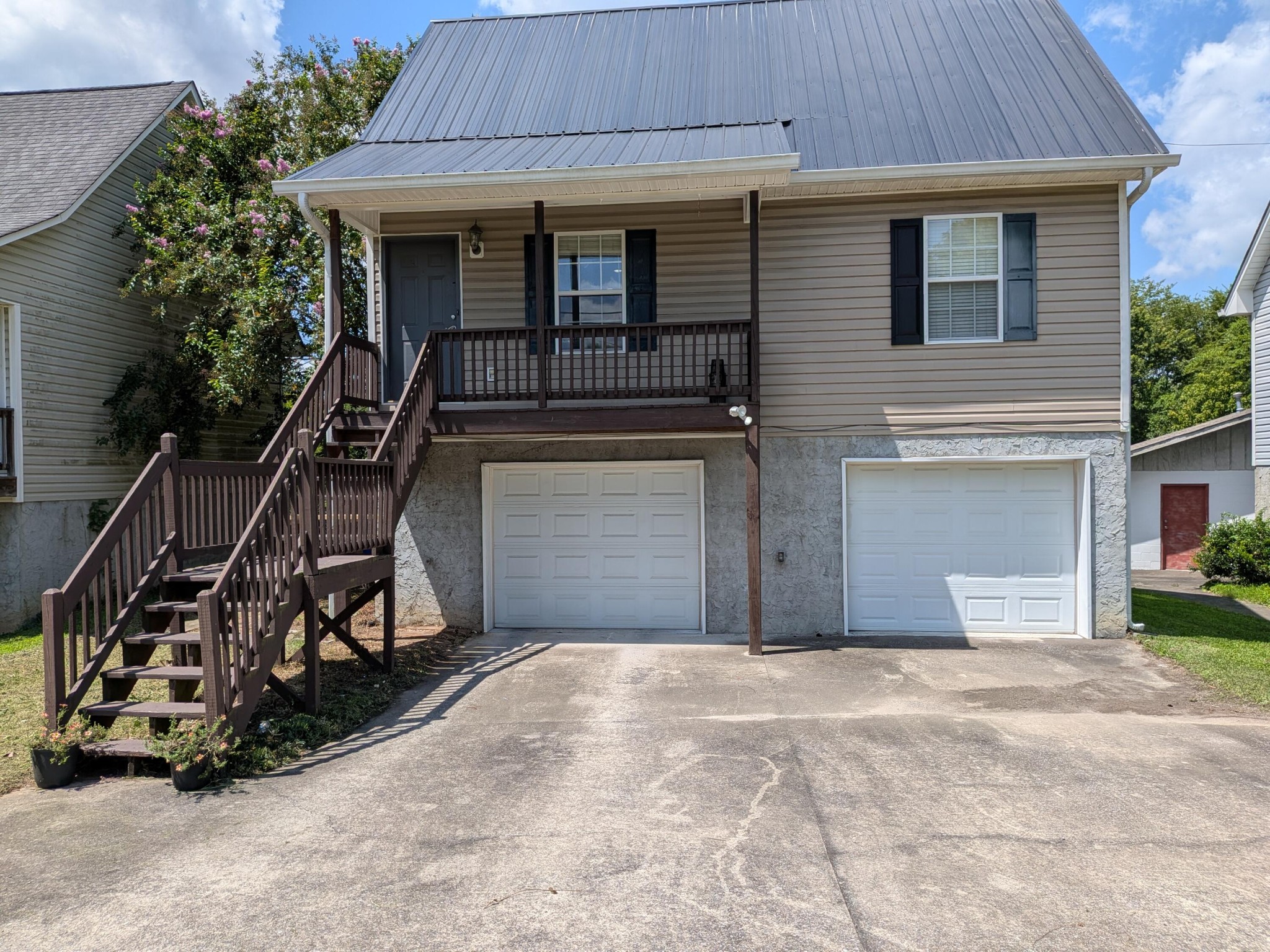 1612 Lee Street, Se Property Photo 1