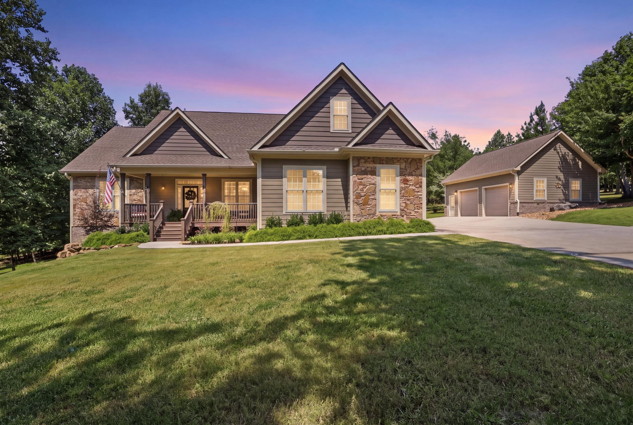 1625 River Bluffs Drive Property Photo 1