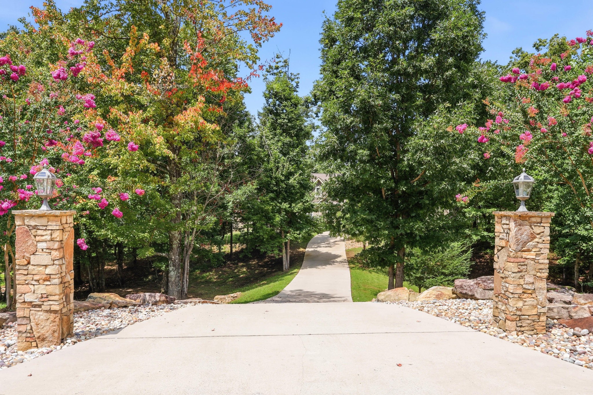 1625 River Bluffs Drive Property Photo 4