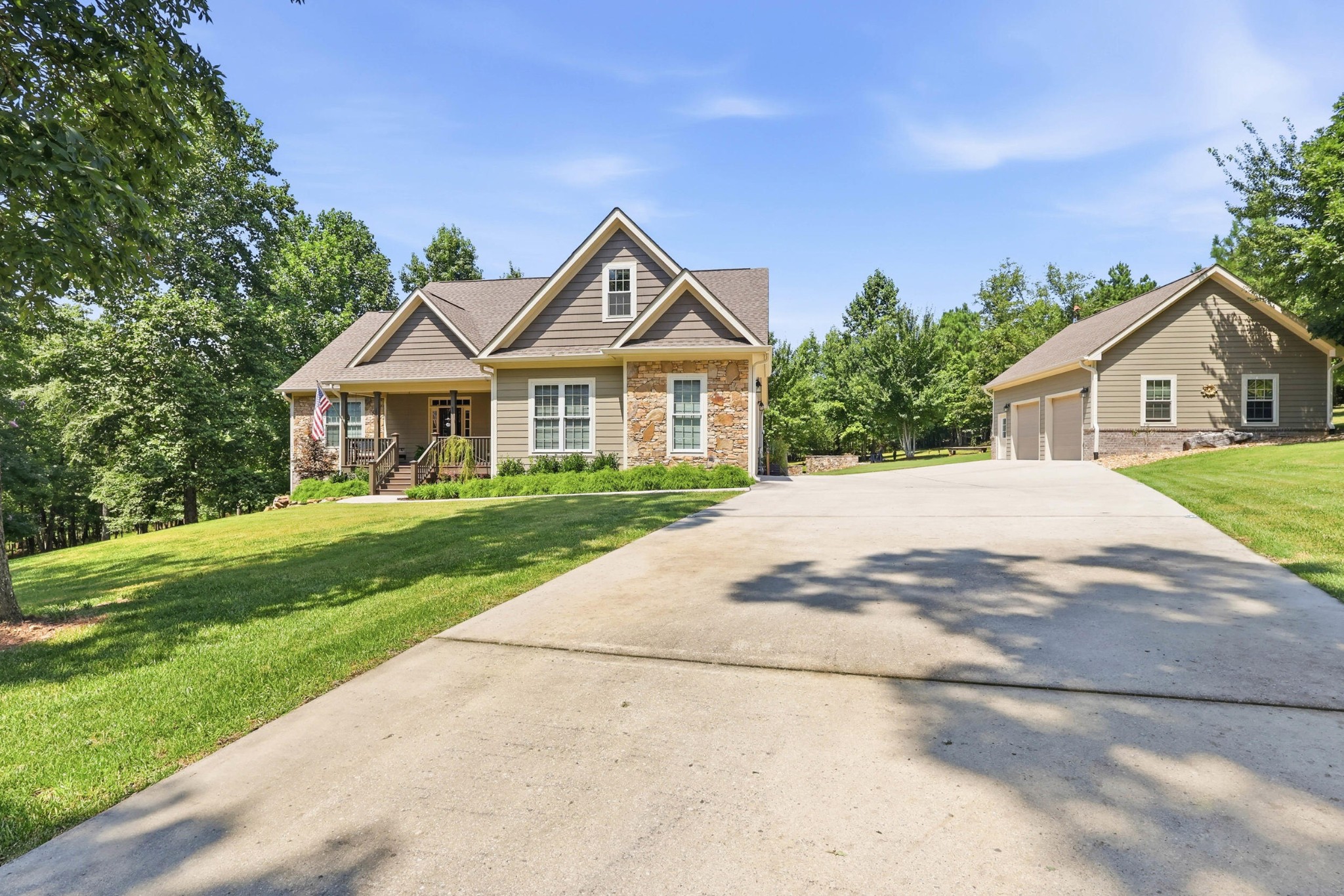 1625 River Bluffs Drive Property Photo 6